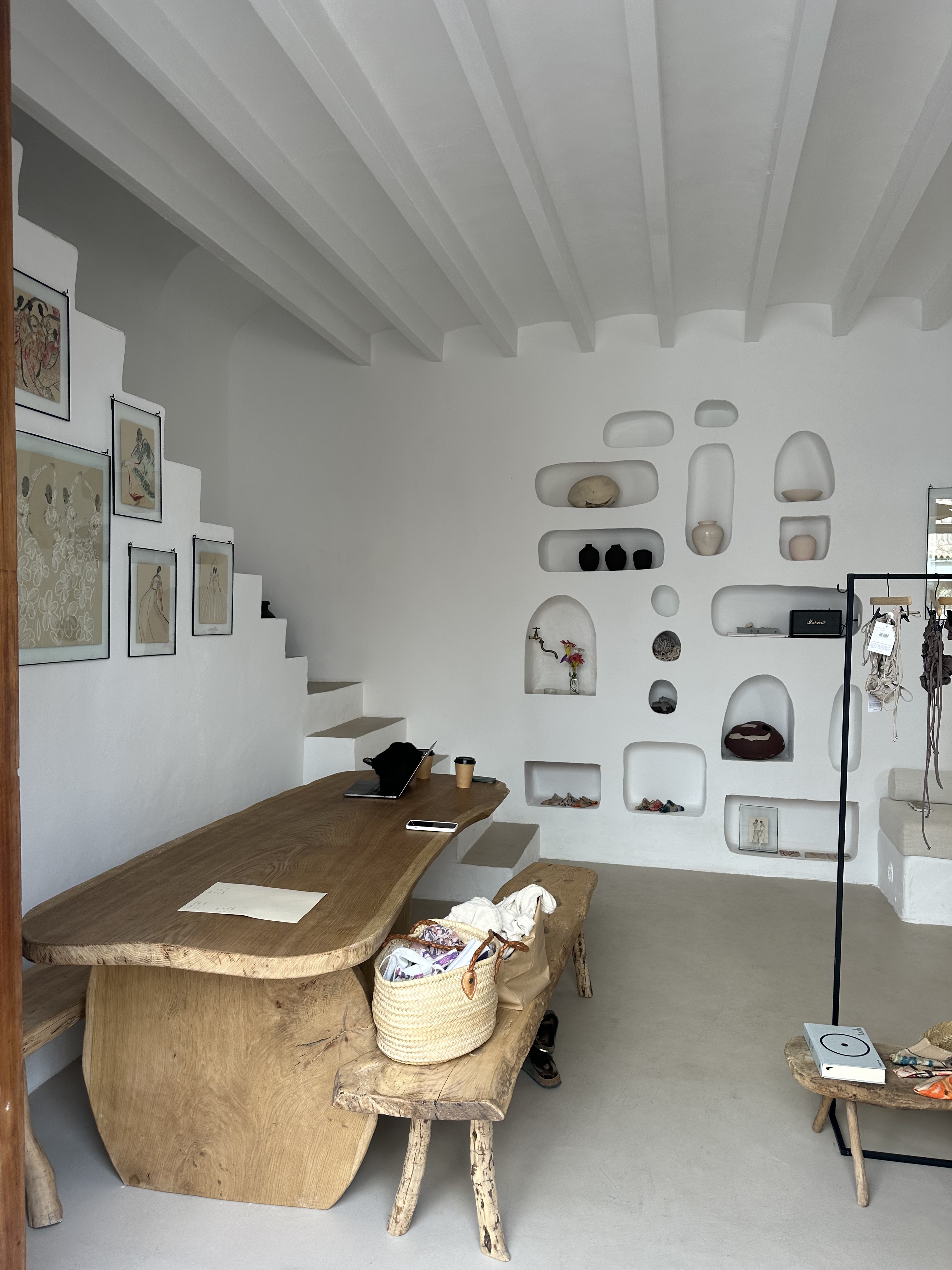 The Barefoot Minimalist